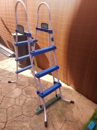 Escalera Bestway piscina 