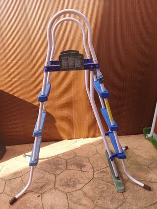 Escalera Bestway piscina 