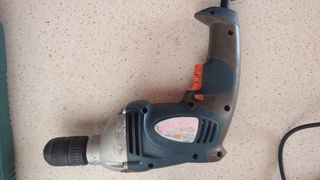 Taladro percutor y atornillador