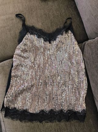 Top negro y dorado con lentejuelas