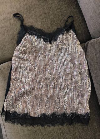 Top negro y dorado con lentejuelas