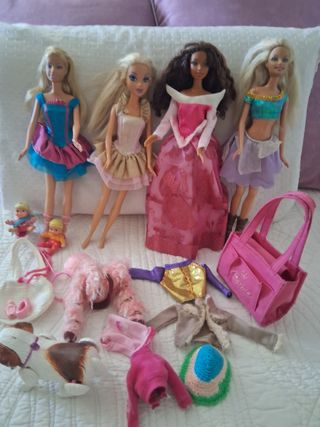 4 Muñecas Barbie + Accesorios