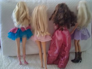 4 Muñecas Barbie + Accesorios