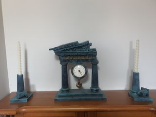 Reloj candelabros griegos