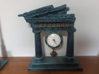 Reloj candelabros griegos
