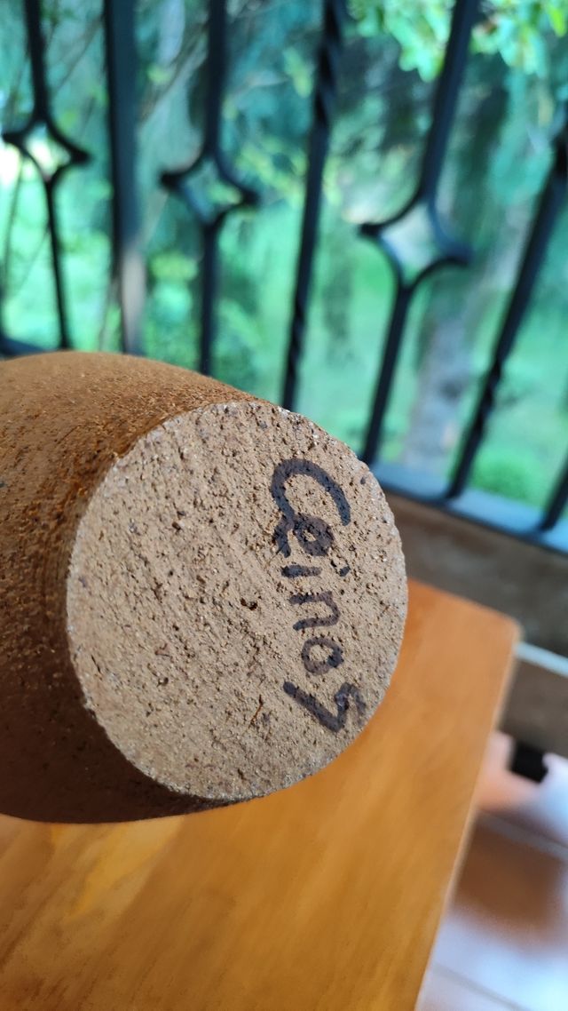 Vasija cerámica marrón