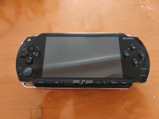 PSP 1004 negra - Incluye juegos