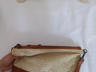 Bolso bandolera beige y marrón