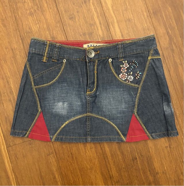 Mini gonna jeans blu e rossa