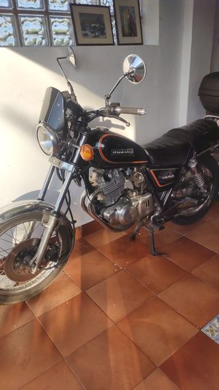 Suzuki GN250: Moto clásica