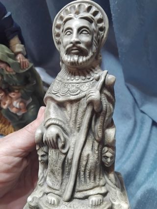 Figuras religiosas: Santiago y Sagrada Familia