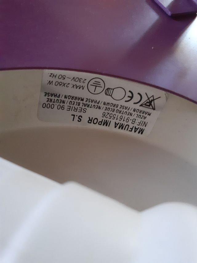 Lámpara de techo en perfecto estado.