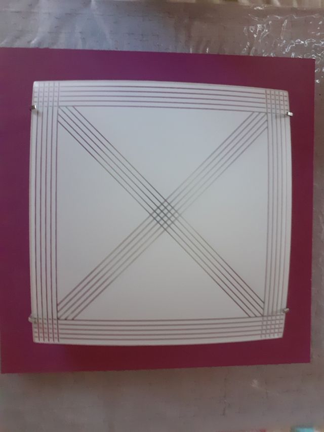 Lámpara de techo en perfecto estado.