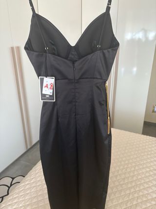 Vestito nero elegante con cintura