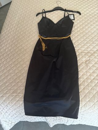 Vestito nero elegante con cintura