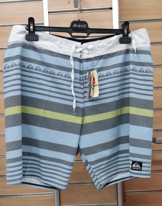 Bañador Quicksilver talla 38(XL) TOTALMENTE NUEVO