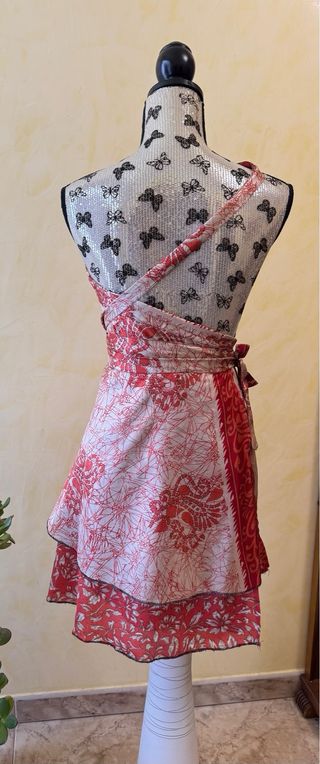 Falda envolvente india roja coral y top blanco