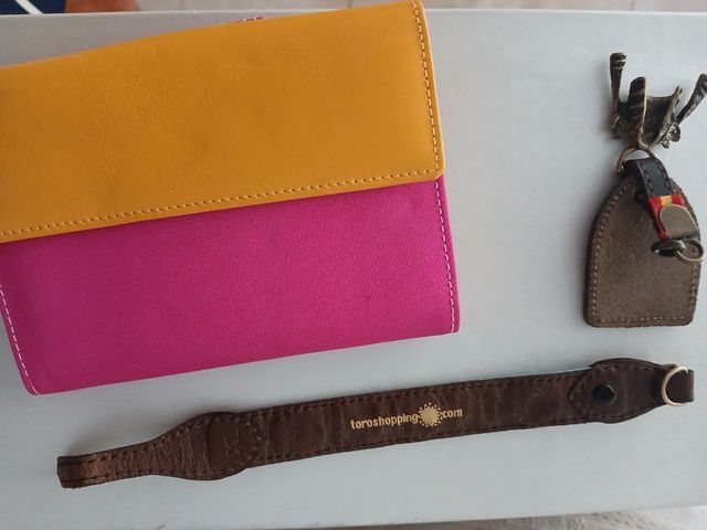 Portafoglio toro, ideale portachiavi e braccialetto rossi