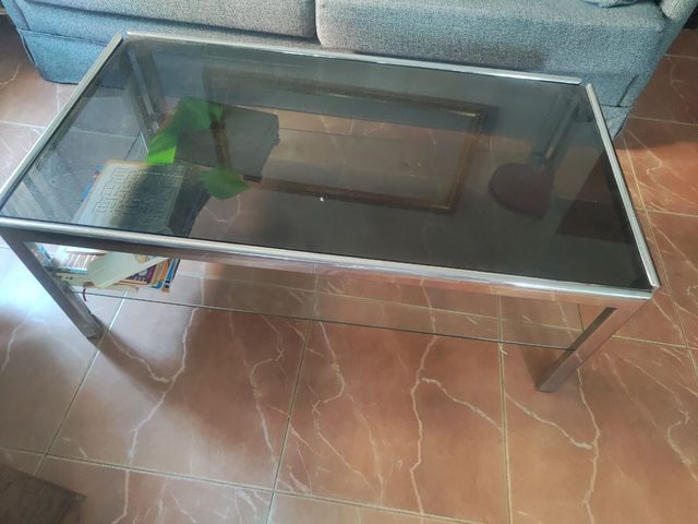 Mesa centro cristal y metal