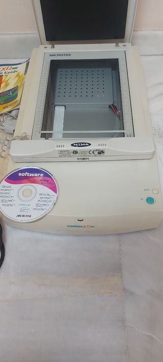 Escáner Microtek ScanMaker X12