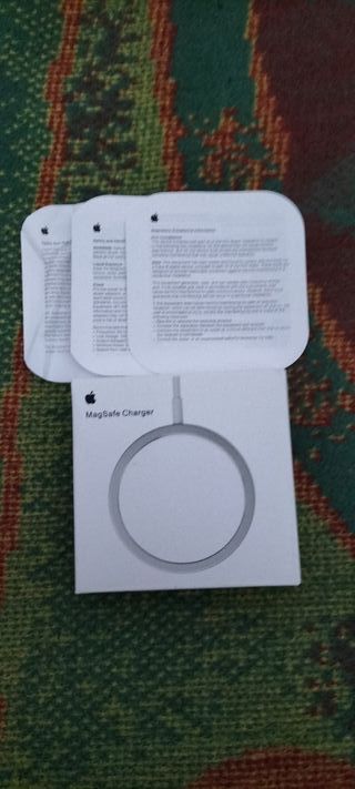 Apple iPhone 16 Pro Max - Funda y Cargador MagSafe