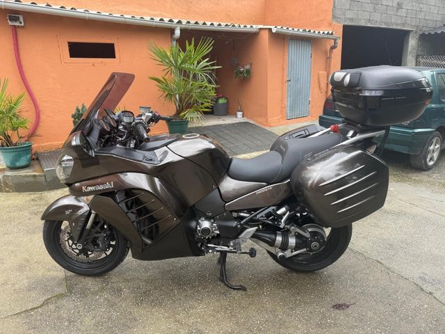 Kawasaki GTR 1400 - Moto Turismo