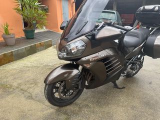 Kawasaki GTR 1400 - Moto Turismo