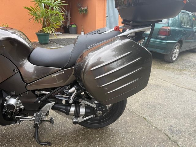 Kawasaki GTR 1400 - Moto Turismo