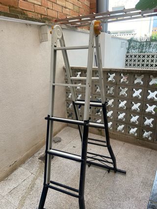 Escalera doble plegable de hierro