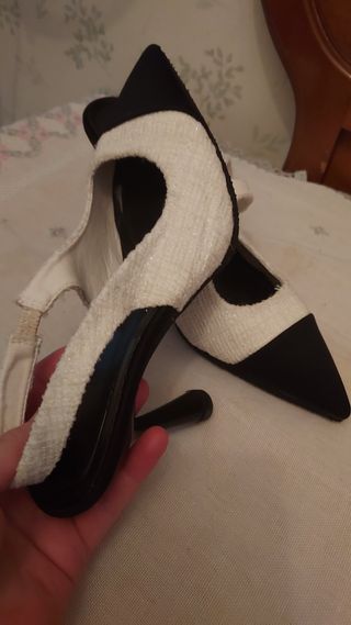 Tacones blancos y negros, talla 36