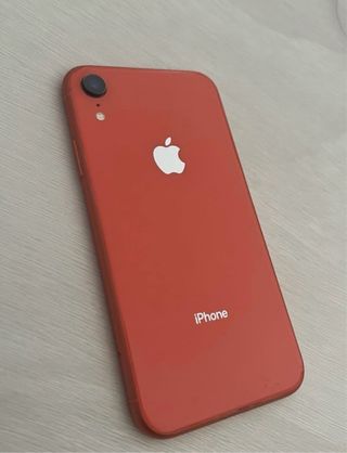 iPhone XR color corallo con 128 GB di spazio di archiviazione