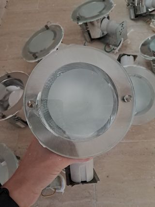 8 Downlights empotrados. Iluminación empotrada.