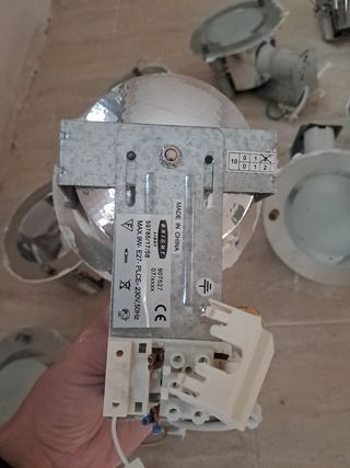 8 Downlights empotrados. Iluminación empotrada.