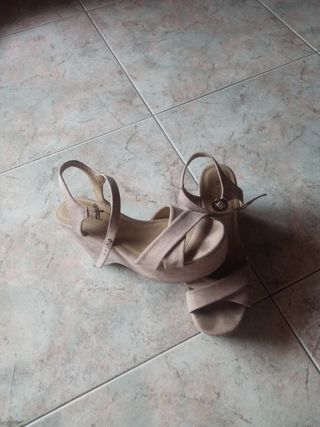 Sandalias cuña beige mujer - PIU 37