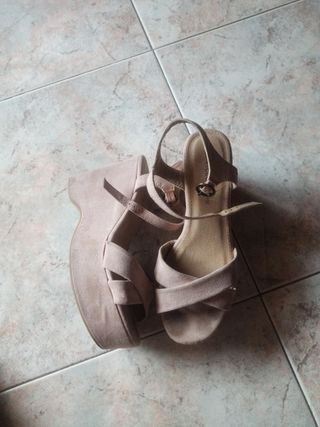 Sandalias cuña beige mujer - PIU 37
