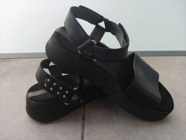 Sandalias Geox negras plataforma