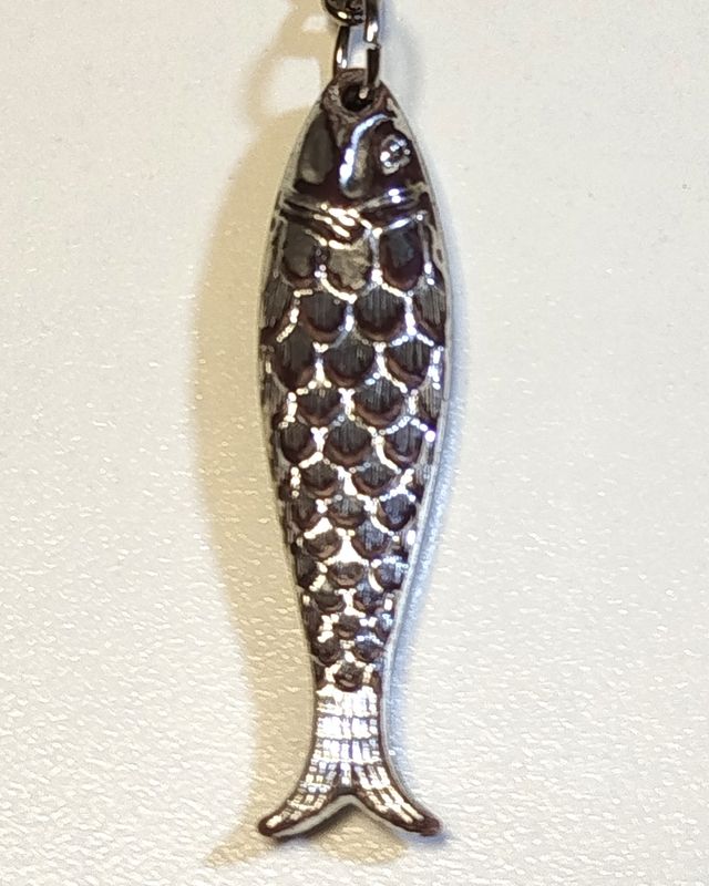 Llavero pez metálico