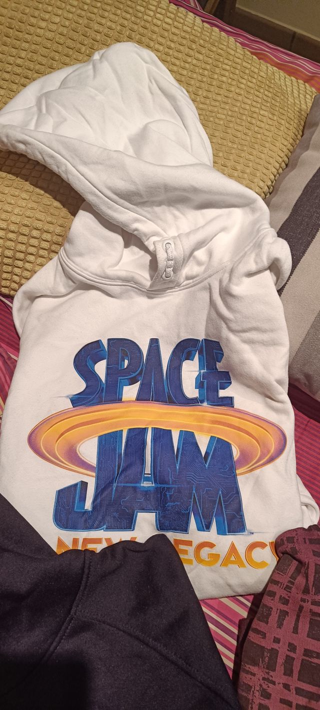 Sudaderas negras y blanca