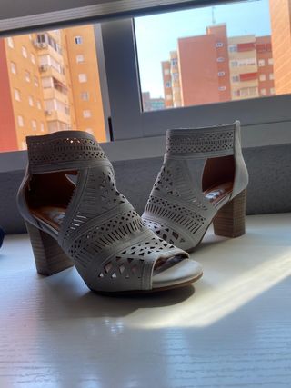 Tacones grises claritos - Elegantes