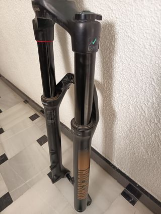 Horquilla MTB RockShox 35 Y amortiguador.