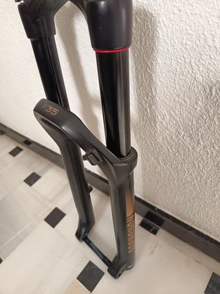 Horquilla MTB RockShox 35 Y amortiguador.