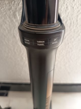 Horquilla MTB RockShox 35 Y amortiguador.