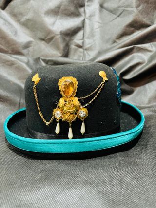 Traje de paceña, chola elegante, morenada 