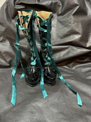 Traje de paceña, chola elegante, morenada 