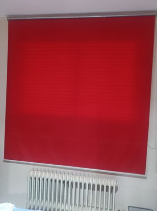 Estor enrollable rojo