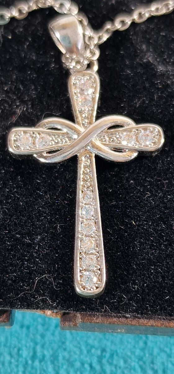 Cadena y Cruz Circonitas "AMOR DE JESÚS" Plata 925