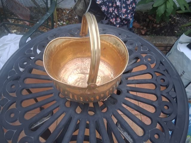 Cestino antico in metallo dorato