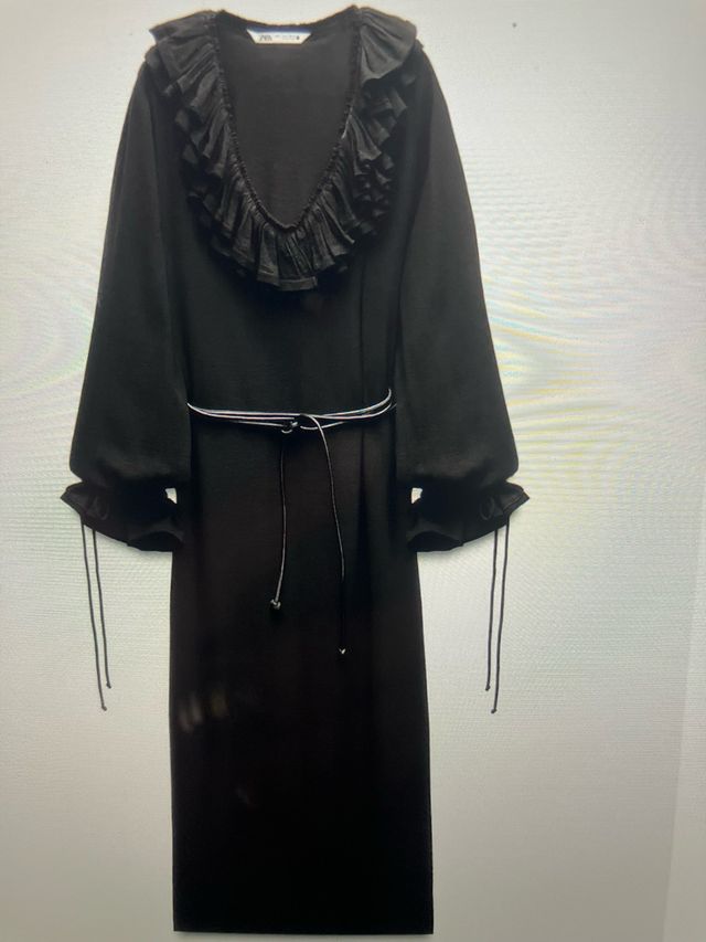 Vestido midi Zara negro volantes