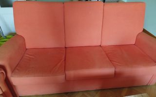 Sofá 3 plazas naranja. 80€ NEGOCIABLES LOS DOS.
