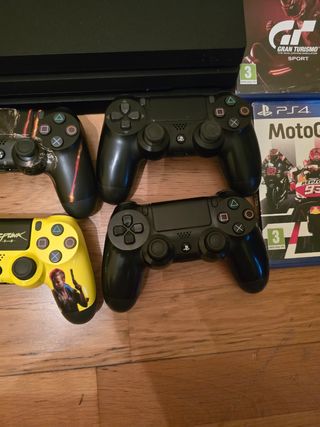 PS4 Pro (PlayStation 4) 2000GB SSD crucial mx500